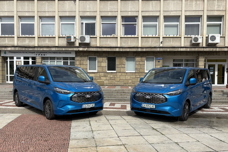 Снимка за Още два електромобила за социалните услуги в Га...