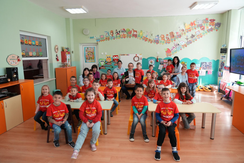 Снимка за От детска рисунка до вдъхновяваща среща: кметът...