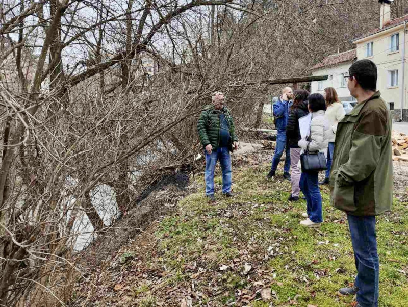 Image for Започва изграждането на подпорна стена по левия...