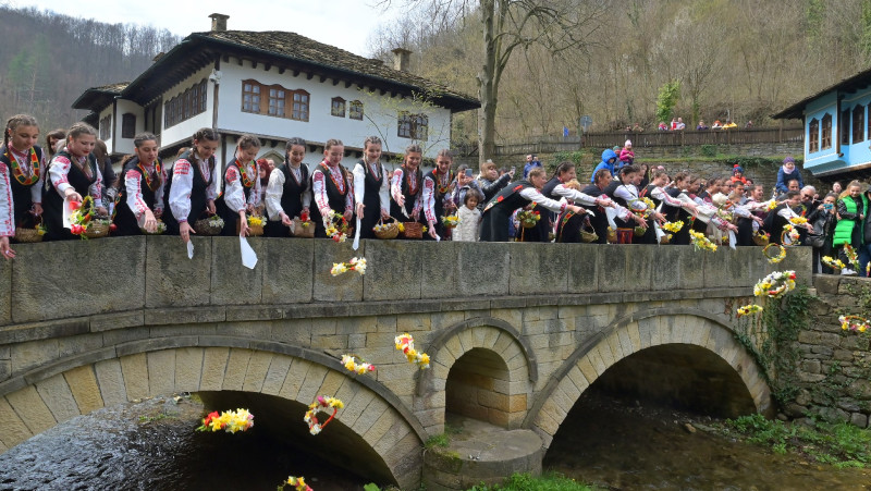 Снимка за Лазаровден оживява в музей „Етър“ с песни, танц...