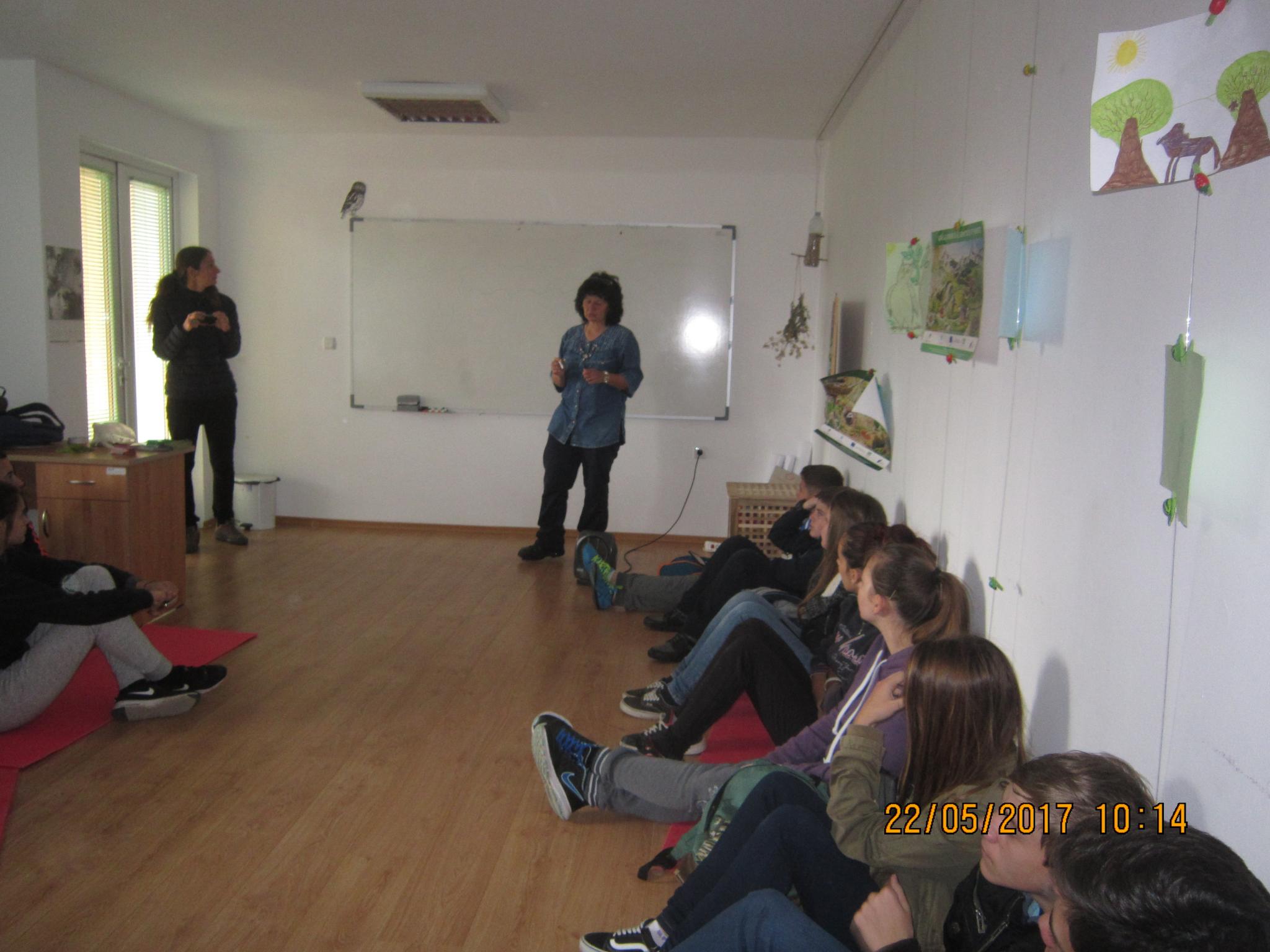 Снимка за ''Заедно извън час'' събра младежи от всички га...