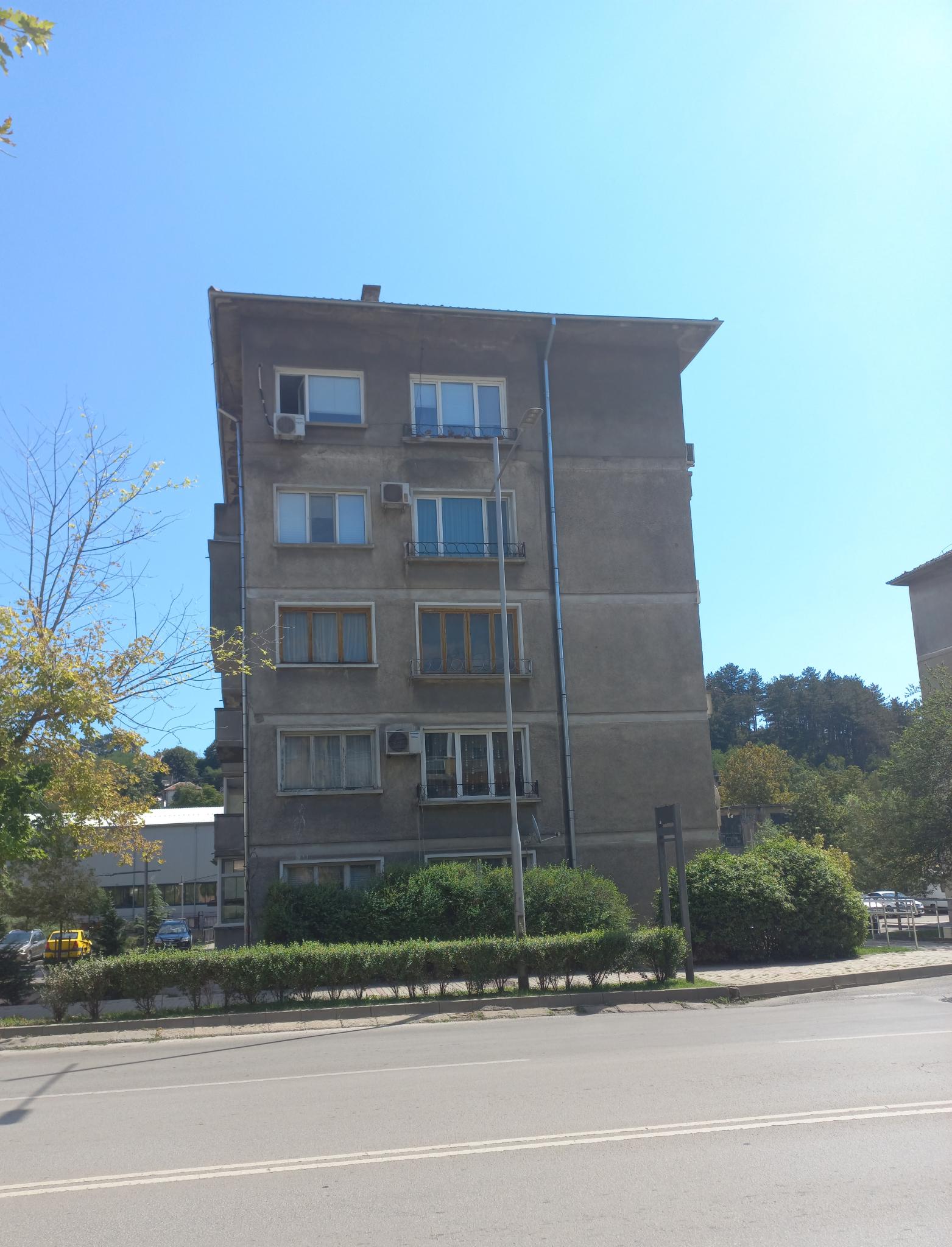 Снимка за Априлов 56 вх.А и вх.Б