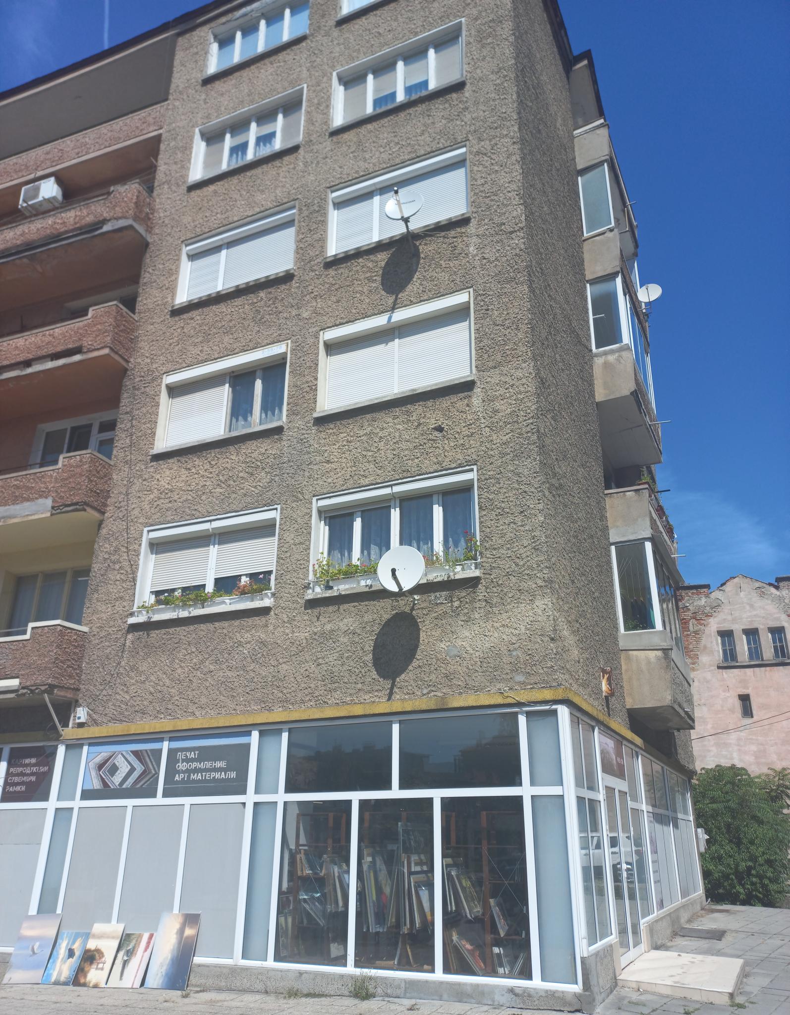 Снимка за Николаевска -132-134-136